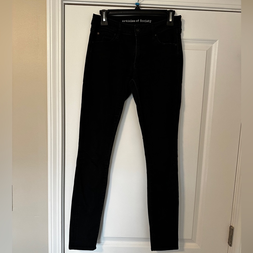 WOMEN’S ARTICLES OF SOCIETY BLACK SKINNY JEANS — SIZE 27